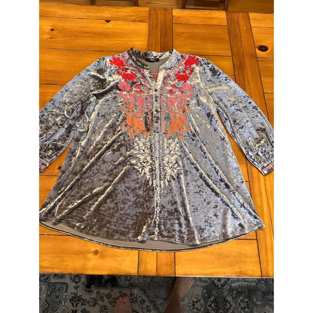 Andree by UNIT Womens Silver Crushed Velvet Floral Embroidered Tunic Top Small